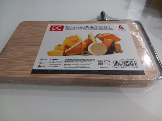 Tagliere con affetta formaggi